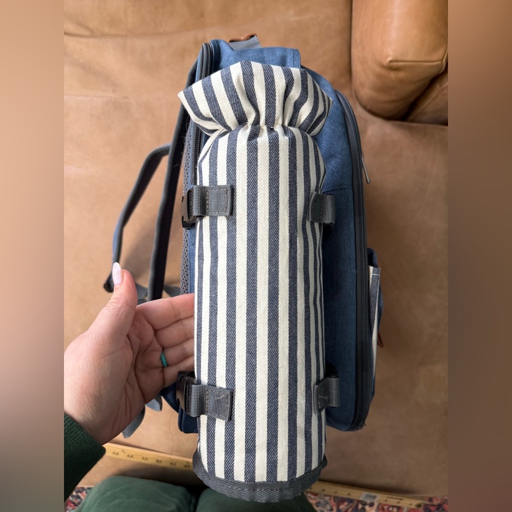 Sunflora Insulated Picnic Backpack for 2 Person Bag with Cooler Compartment Blue - Picture 4 of 10